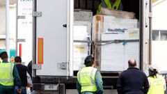 Imagen de archivo de un control a un cami�n con pescado en la lonja coru�esa de El Muro