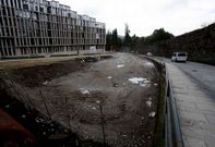 La Xunta asegura que el centro de salud de Galeras -en la imagen, el solar- tiene dinero. 