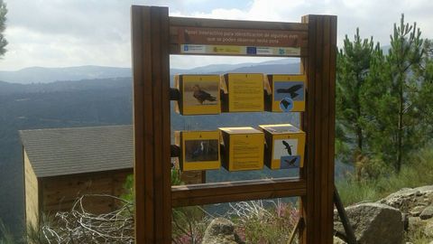 Un panel m�vil muestra algunas de las especies de aves que se pueden obervar en el ca��n del Sil