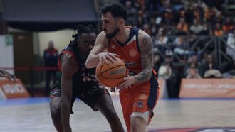 D&iacute;dac Cuevas, durante el partido del Leyma Coru&ntilde;a ante el Cantabria.