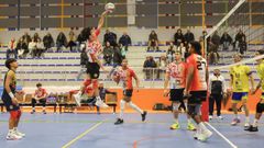 Imagen de un partido del Volei Dumbr�a esta temporada