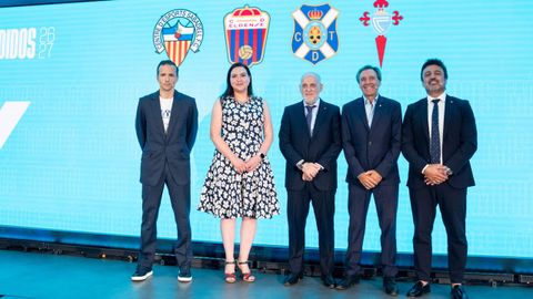 De izquierda a derecha, Pau Morilla i Giner (Sabadell), Carolina Holgu�n (Eldense), Javier Tebas (La Liga), Felipe Mi�ambres (Tenerife) y Carlos Cao (Celta).