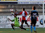 Cubas dio desde el primer d�a un salto de calidad al ataque del Arousa -foto de su gol al Lugo-.