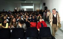 Cadenas, ayer con alumnos del Rosal�a 