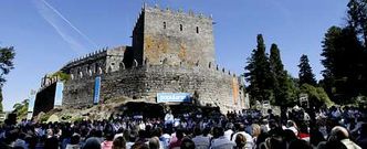 Rajoy adelanta cada a�o a los pies del castillo de Soutomaior, junto a N��ez Feijoo, el guion del nuevo curso pol�tico del PP.