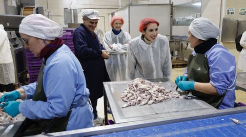 La conselleira de Econom�a, Mar�a Jes�s Lorenzana, en la conservera Orbe, de Ponte Caldelas, en donde anunci� las ayudas