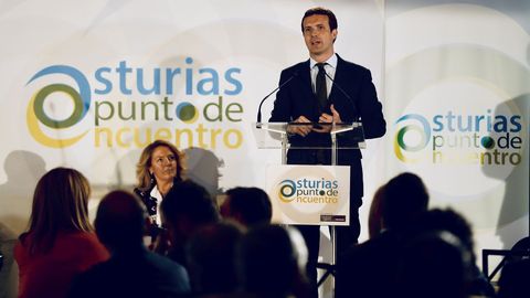 El líder del PP y candidato a la Presidencia del Gobierno, Pablo Casado, junto la candidata al gobierno del Principado Teresa Mallada