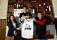 Guill�n fue presentado en el hotel Altamira.