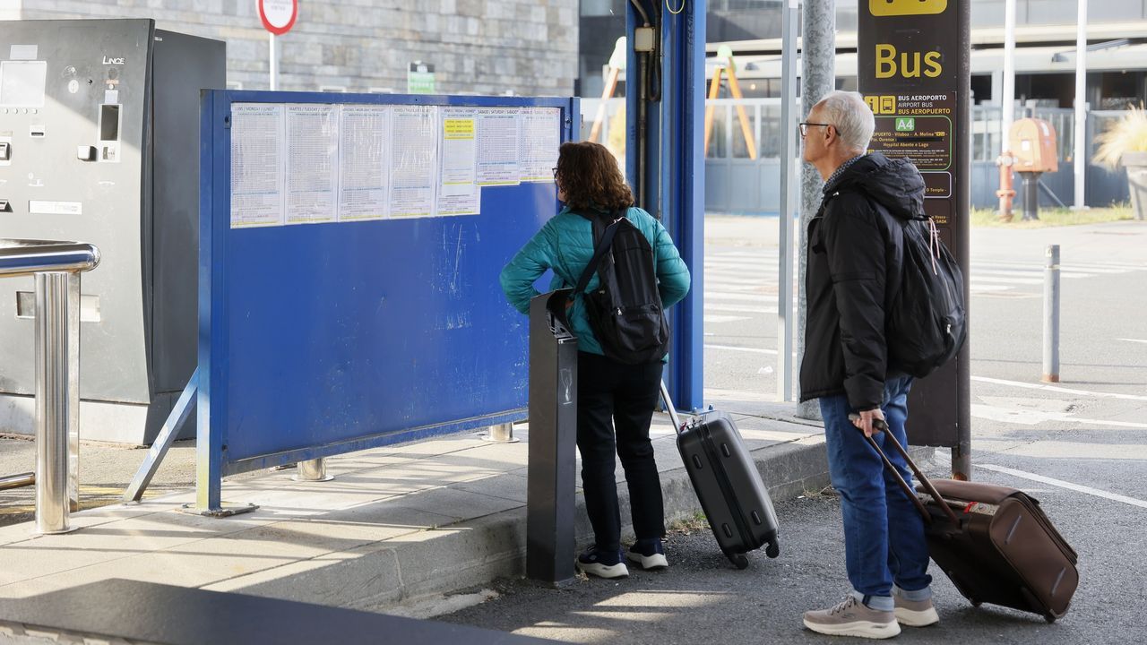 El aeropuerto de A Coruña corrige sobre la marcha el caos y la improvisación de los primeros días como gran nodo aéreo de Galicia