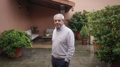 Julin Pardinas Sanz, en la terraza de su vivienda de la ciudad de Ourense
