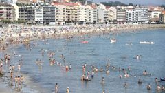 Foto de archivo de turistas en Sanxenxo en agosto del 2021