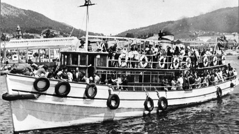 Antiguo barco de vapor que cubr�a la ruta Cangas-Vigo