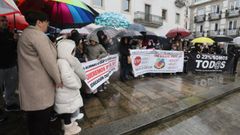 La asociaci�n sin �nimo de lucro Asfanemor convoc� este s�bado en la Praza Maior de Viveiro la primera gran manifestaci�n comarcal para reclamar m�s personal de apoyo educativo en colegios e institutos