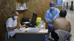 Un total de 2.100 ourensanos de entre 60 y 65 a�os estaban citados para vacunarse en Expourense este viernes