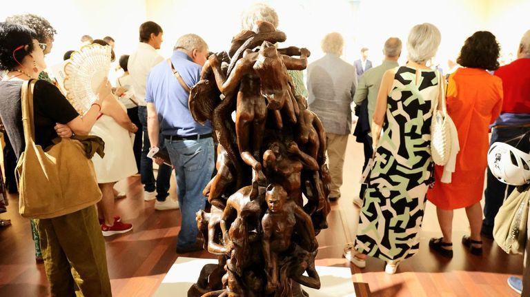La sala acoge la escultura Natureza de Camilo Nogueira