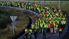 Cientos de agricultores cortaron esta ma�ana los accesos a Sevilla