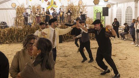 Concerto de Paracetafolk e bailes na noite do venres en Vimianzo