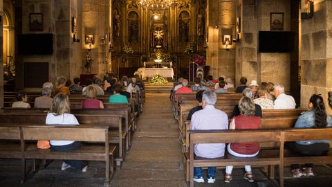Fieles en un acto lit�rgico en la iglesia de Santa Ux�a el pasado viernes.