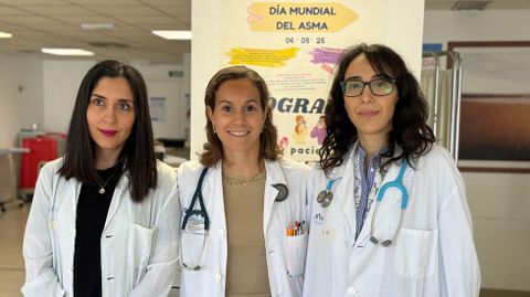 Isaura Parente, jefa del servicio de Neumología del CHUO, junto a Coral González y Raquel Dacal, médicas especialistas de la unidad de asma grave.