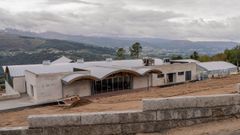 Imagen tomada ayer de la fachada y el avance de los trabajos en la nueva bodega de Vega Sicilia en Crecente.