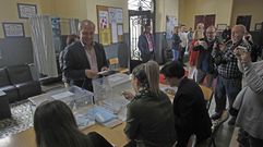 Jos� Tom� vot� a las once de la ma�ana en el Colexio Ferroviario