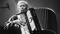 Retrato de Pauline Oliveros realizado por Pieter Kers