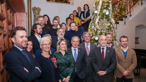 El alcalde Jos Tom con los representantes de los otros municipios de la Red de Juderas durante la asamblea celebrada en Toledo. A la izquierda, con gafas, la embajadora de Israel, Rodica Radian-Gordon, que particip en el encuentro