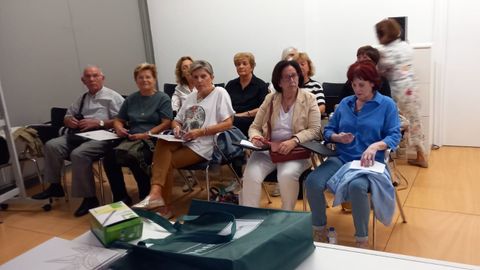 Alumnos de la UNED para adultos en clase.Alumnos de UNED Snior en clase