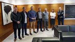 Los alcaldes del valle de Navia (Boal, Pesoz, Illano y Grandas de Salime) se han reunido con Adri�n Barb�n, presidente del Principado