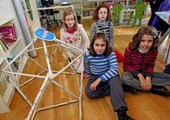 Los comerciantes de Cambados han organizado unas divertidas ludotecas cient�ficas en la Casa dos Fraga en las que los ni�os aprenden de forma amena.