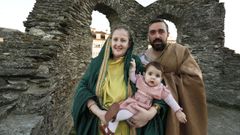 Azucena y Bernardo con su hija Ant�a