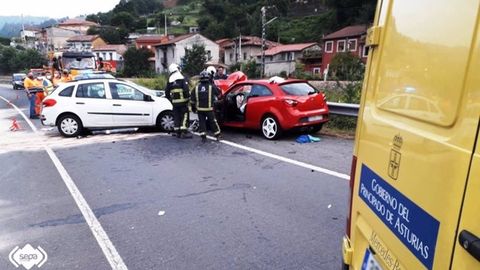 Accidente de tr�fico en Langreo
