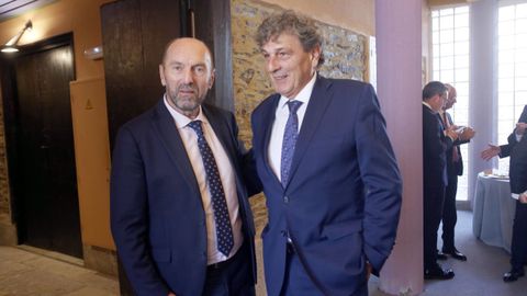 El presidente de la Junta General del Principado de Asturias, Juan Manuel Cofio, y el gerente de la Corporacin de La Voz de Galicia, Santiago Prez Otero