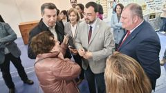 El alcalde de Vegadeo, Csar lvarez, a la derecha, con el presidente del Principado, Adrin Barbn, en la inauguracin de la feria de muestras