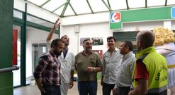 Cu��a y Casares visitaron junto a t�cnicos municipales el mercado para conocer necesidades.