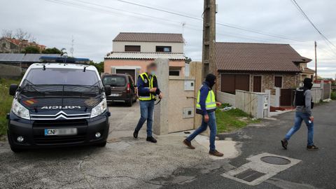 Operativo de la Guardia Civil y Polica Nacional contra el narcotrfico. Registros en una vivienda.