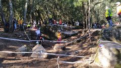 Medio centenar de pilotos participaron en la prueba del Campeonato Gallego de Trial celebrada en Vilagarc�a de Arousa.