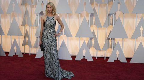 Naomi Watts con un vestido de Armani Priv