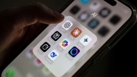 Aplicaciones de IA en la pantalla de un tel�fono m�vil