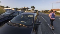 La zona privada de estacionamiento de la gasolinera La Carabela, completamente llena de veh�culos del p�rking fantasma