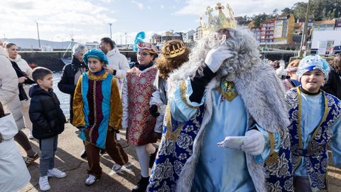 Los Reyes Magos llegan a Camari�as a bordo del barco Nuevo Mi�ones