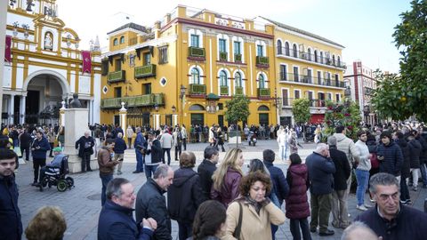 La cola para acceder al templo