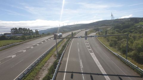Vista de la bajada de la A-8 de O Fiouco (A Pastoriza) a A Xesta (Abadín)