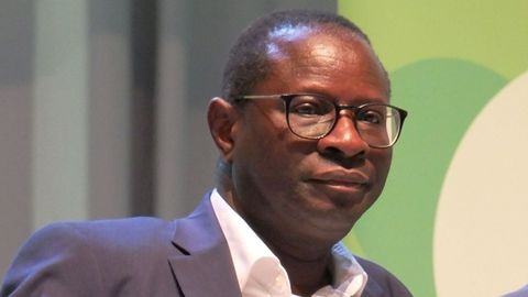 El diputado alemn Karamba Diaby, nacido en Senegal, ha anunciado que renunciar a la reeleccin debido al incremento de insultos racistas.