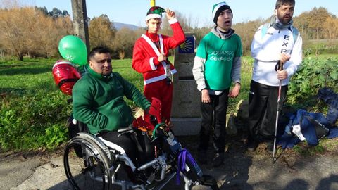 Jenner, Dani, Diego y Sergio, en la sexta etapa del reto del Camino, San Miguel de Valga-A Picaraa