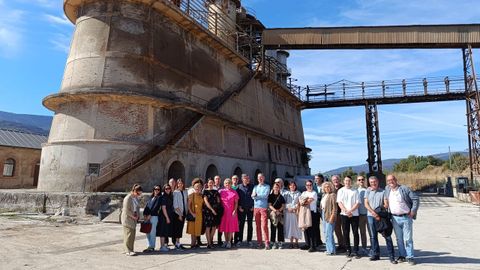 Visita delegacin europea a la antigua fbrica de cal de Cedie en O Barco.