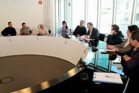 Comerciantes y hosteleros del �rea, en la reuni�n que presidi� Crespo.