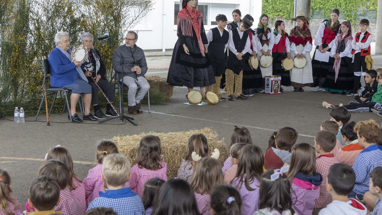 Las actividades que se organicen en los colegios deberán garantizar «neutralidade ideolóxica»: «Que non haxa uns coa bandeira rusa e outros coa bandeira ucraína»