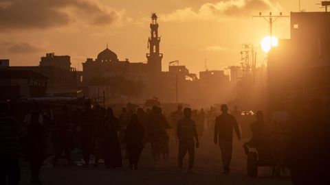 Puesta de sol en Jan Yunis, en el sur de la Franja de Gaza.