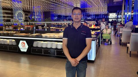Ángel Zhang, encargado de Wok City.
